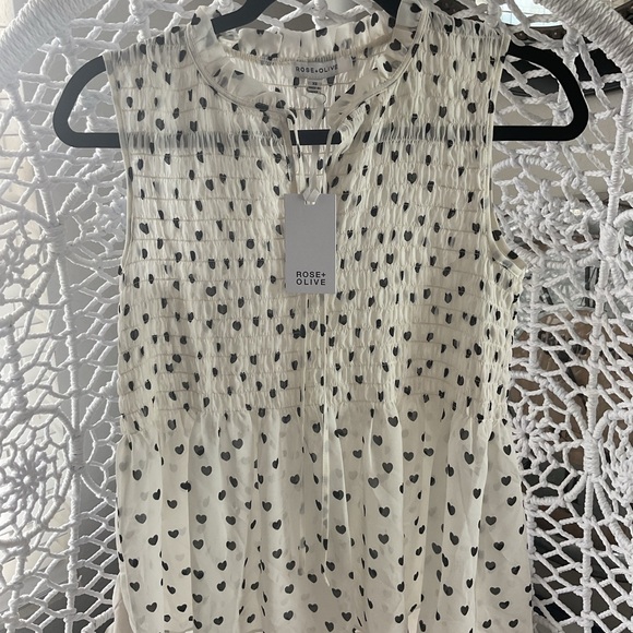 Rose and Olive Tops - NWT Rose and Olive ladies sleeveless blouse